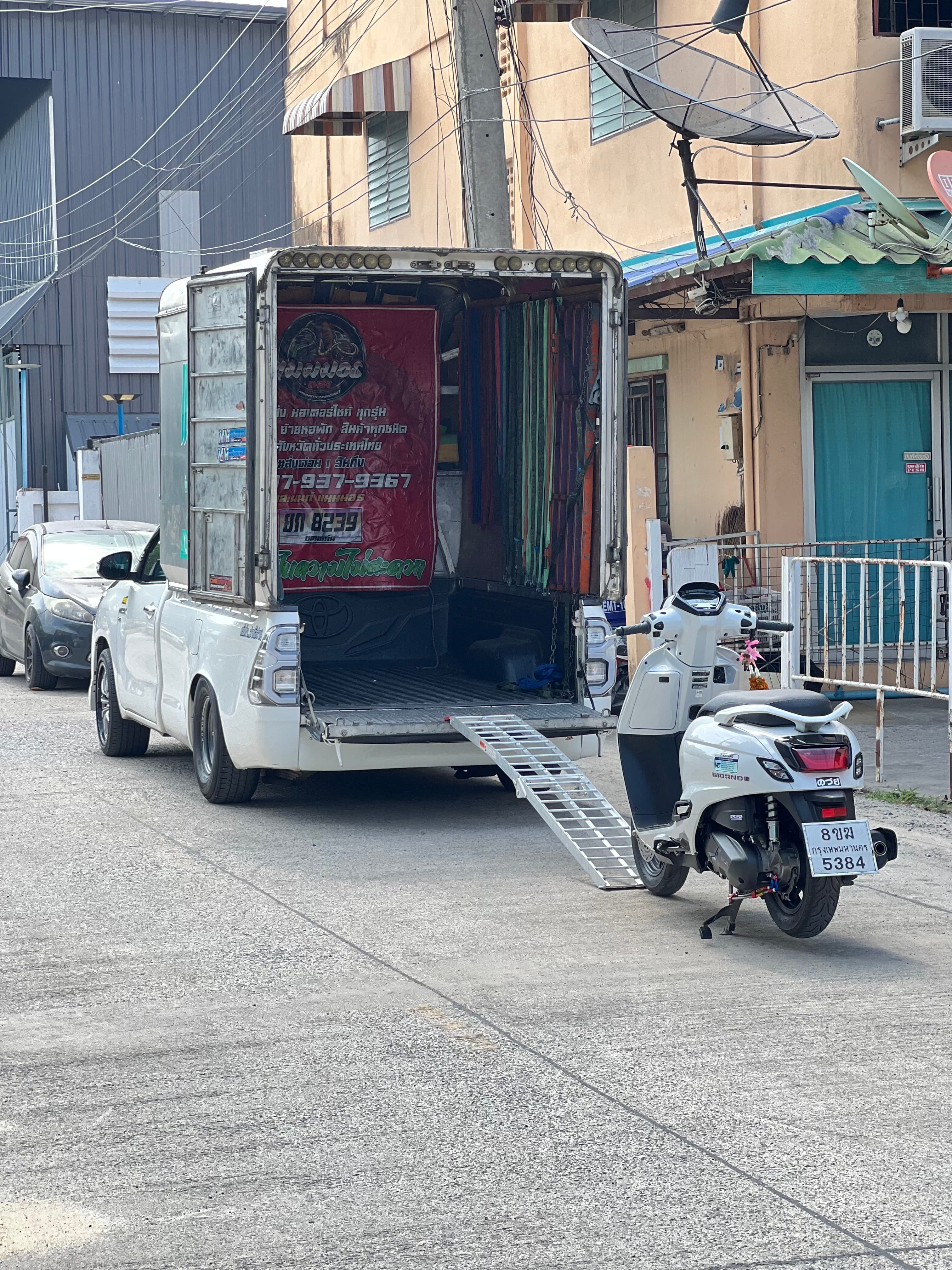 รถกระบะตู้ทึบรับจ้าง ย้ายบ้าน ขนของ