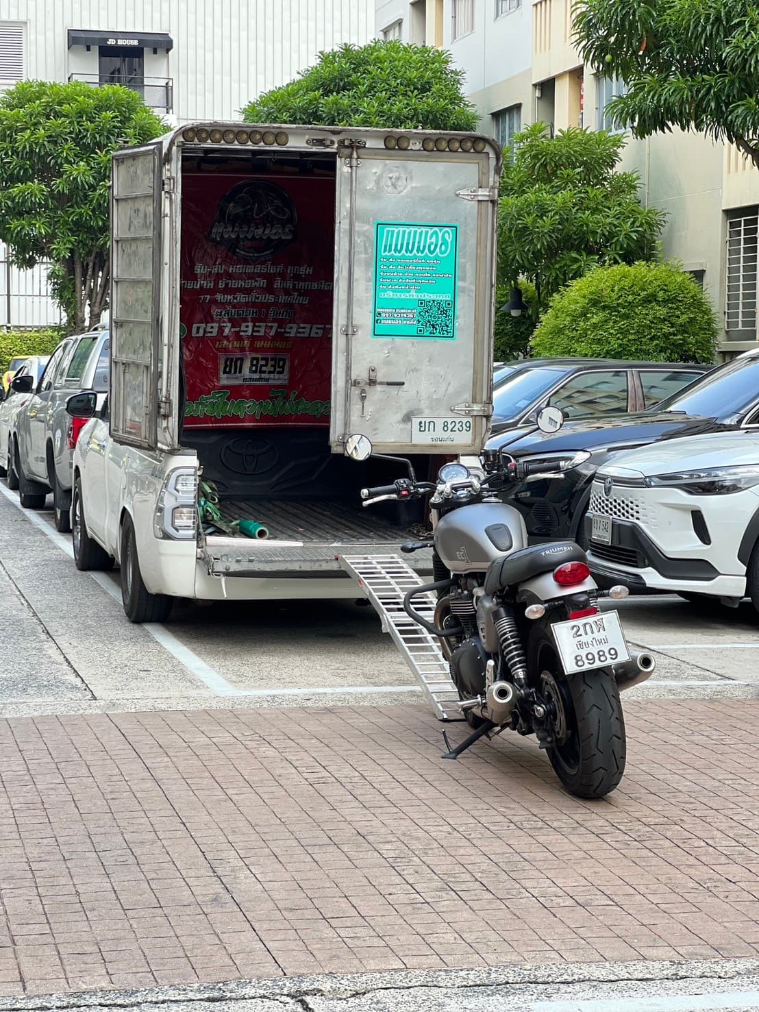 บริการขนส่งบิ๊กไบค์และรถมอเตอร์ไซค์คลาสสิคด้วยรถกระบะตู้ทึบ Kpk789 Transport พร้อมสะพานขึ้นรถมาตรฐาน ปลอดภัยทั่วไทย